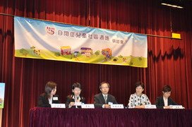 本會於4月舉行「自閉症兒童社區適應」研討會，發表全港首份相關調查結果，以及由本會研製的《社區適應樂融融─自閉症兒童社適教材套》，為家長及老師提供具體的訓練和活動策略，幫助自閉症兒童融入社會。