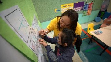 在协康会老师帮助下，䇛瑶掌握了学习技巧，学习已有所改善