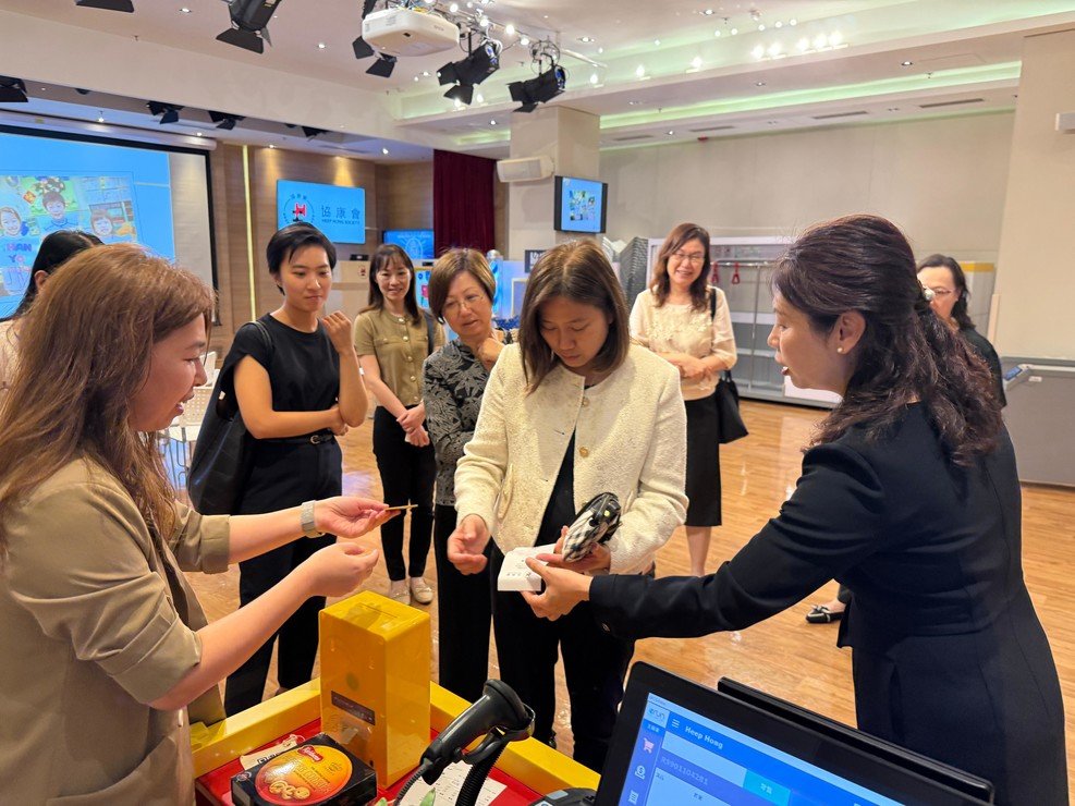 勞工及福利局與社會福利署代表團參觀協康會綜合服務大樓圖片2